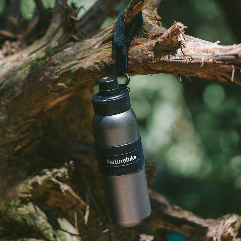 Naturehike titanová termoska 600 ml - černá